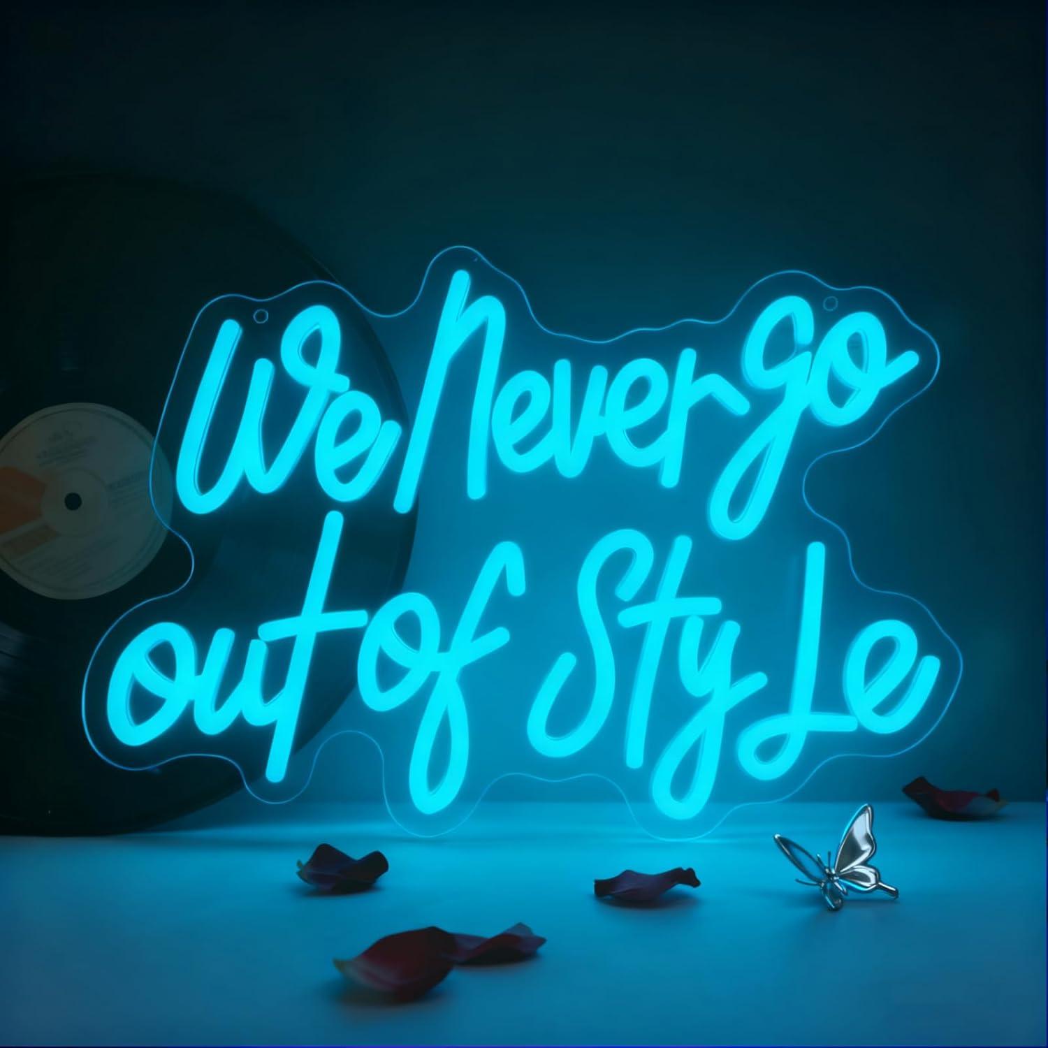 ป้ายไฟนีออน We Never Go Out Of - Neon Sign Party บทวิจารณ์และราคา