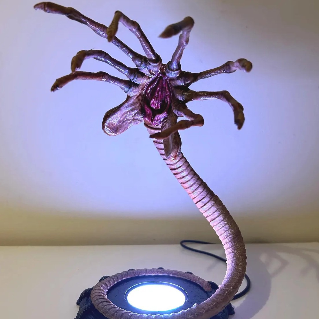 โคมไฟ Alien Facehugger ไฟกลางค - Neon Sign Party บทวิจารณ์และราคา