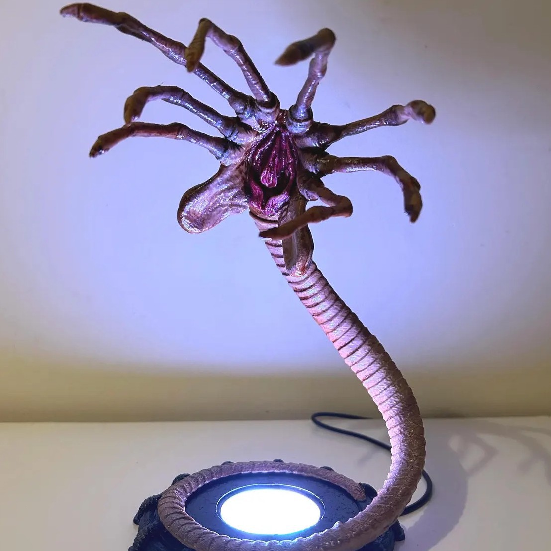 โคมไฟ Alien Facehugger ไฟกลางค - Neon Sign Party บทวิจารณ์และราคา